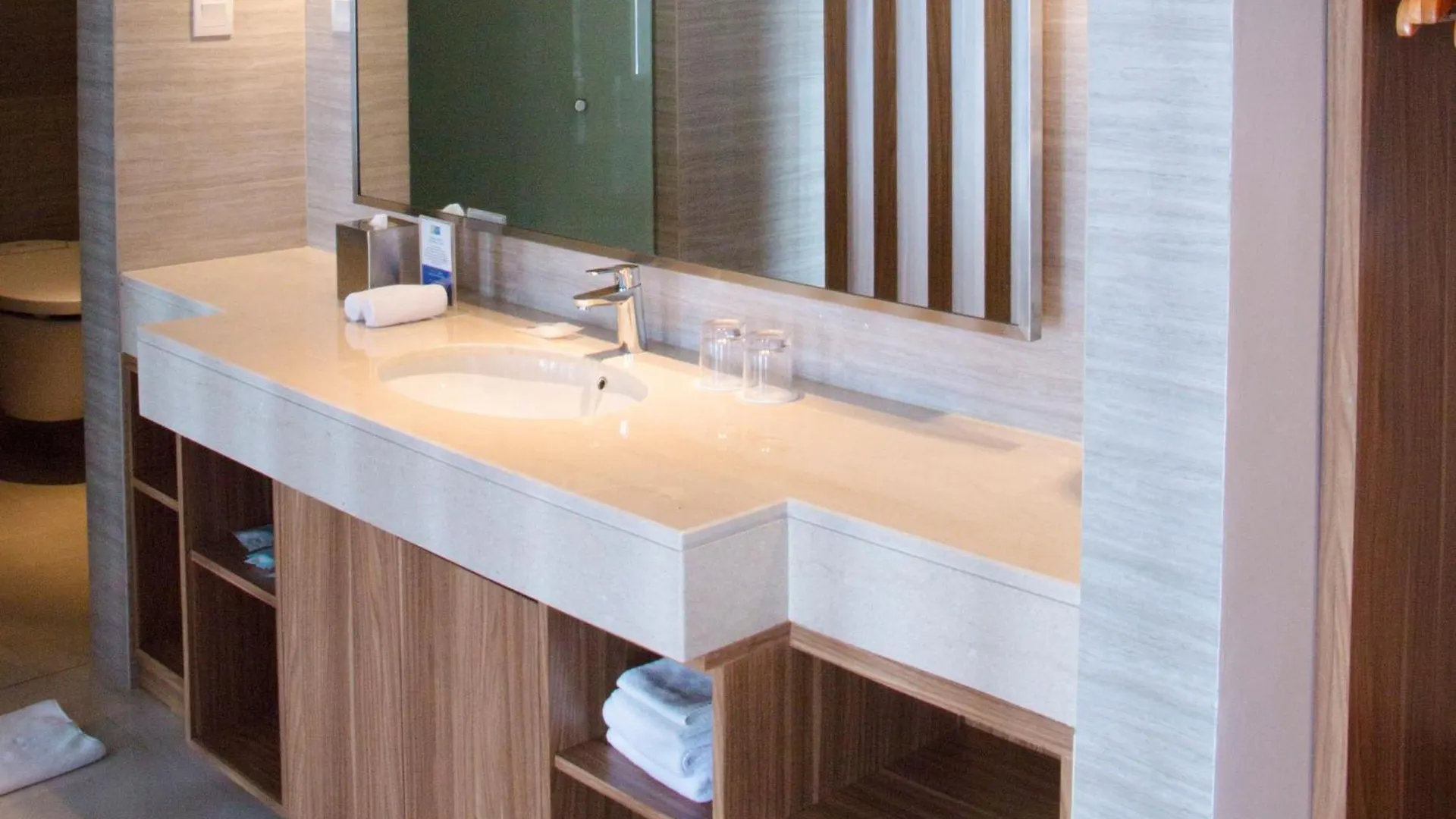 Holiday Inn Express Baruna By Ihg Kuta Lombok Resort